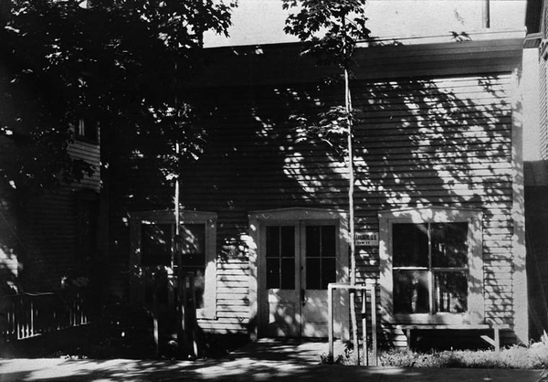 Titre original : MIKAN 3320553 : Sir Wilfrid Laurier's law office in Arthabaska, Québec.